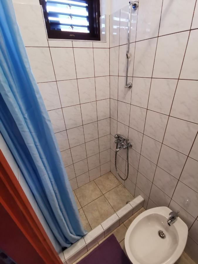 Apartmani Mate Vrban Karlobag Esterno foto