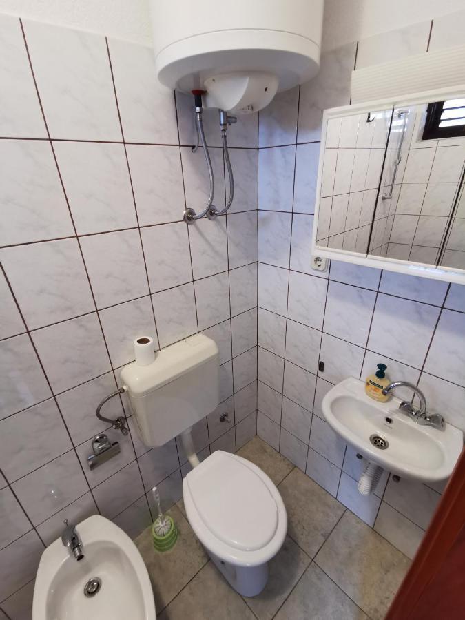 Apartmani Mate Vrban Karlobag Esterno foto