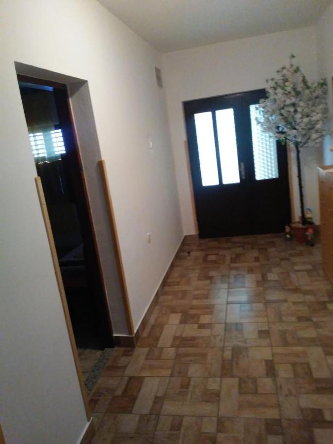 Apartmani Mate Vrban Karlobag Esterno foto