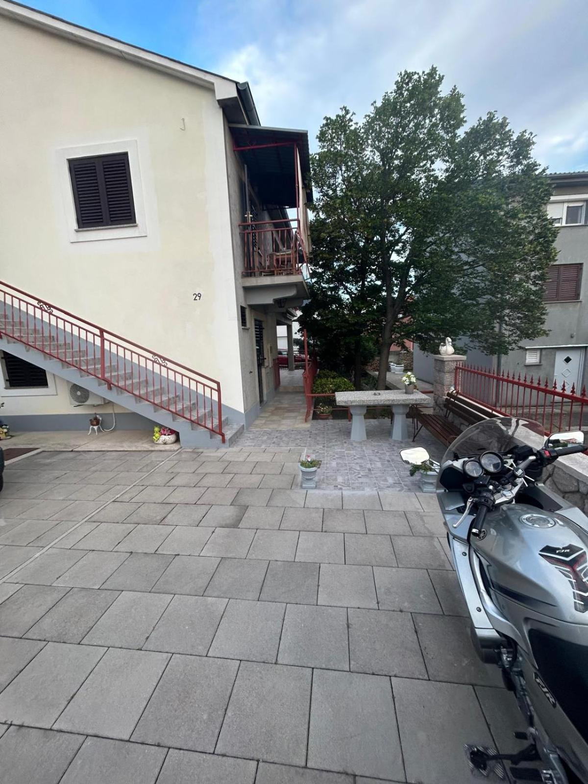 Apartmani Mate Vrban Karlobag Esterno foto