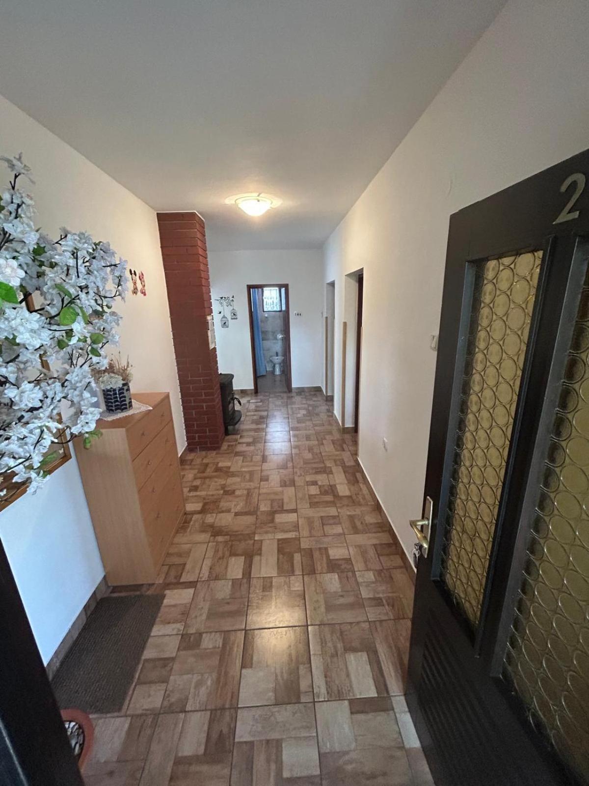 Apartmani Mate Vrban Karlobag Esterno foto