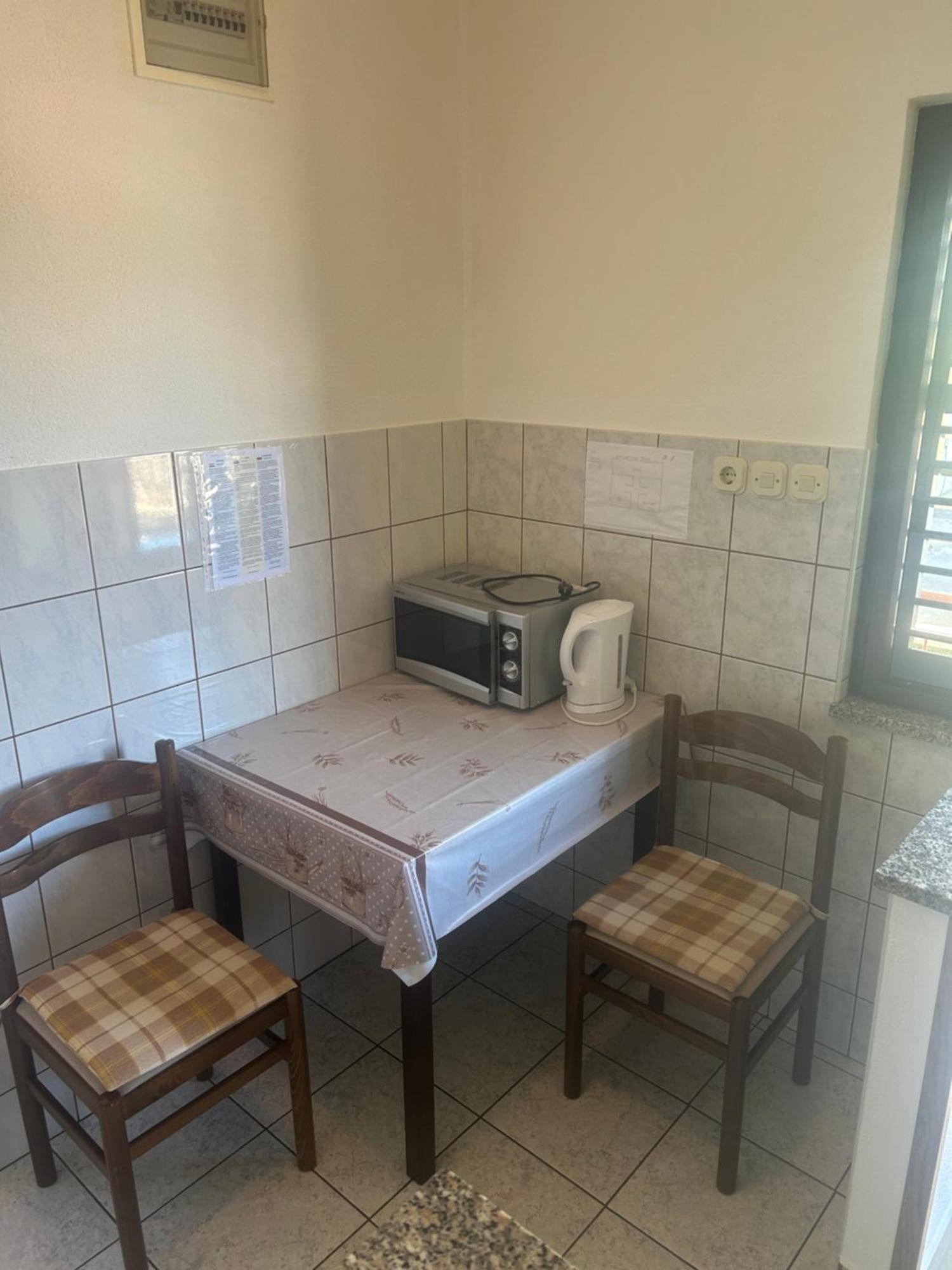 Apartmani Mate Vrban Karlobag Esterno foto