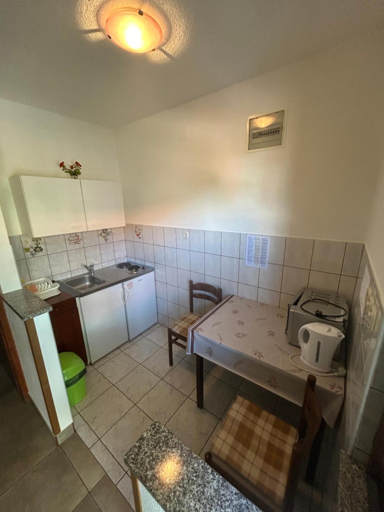 Apartmani Mate Vrban Karlobag Esterno foto