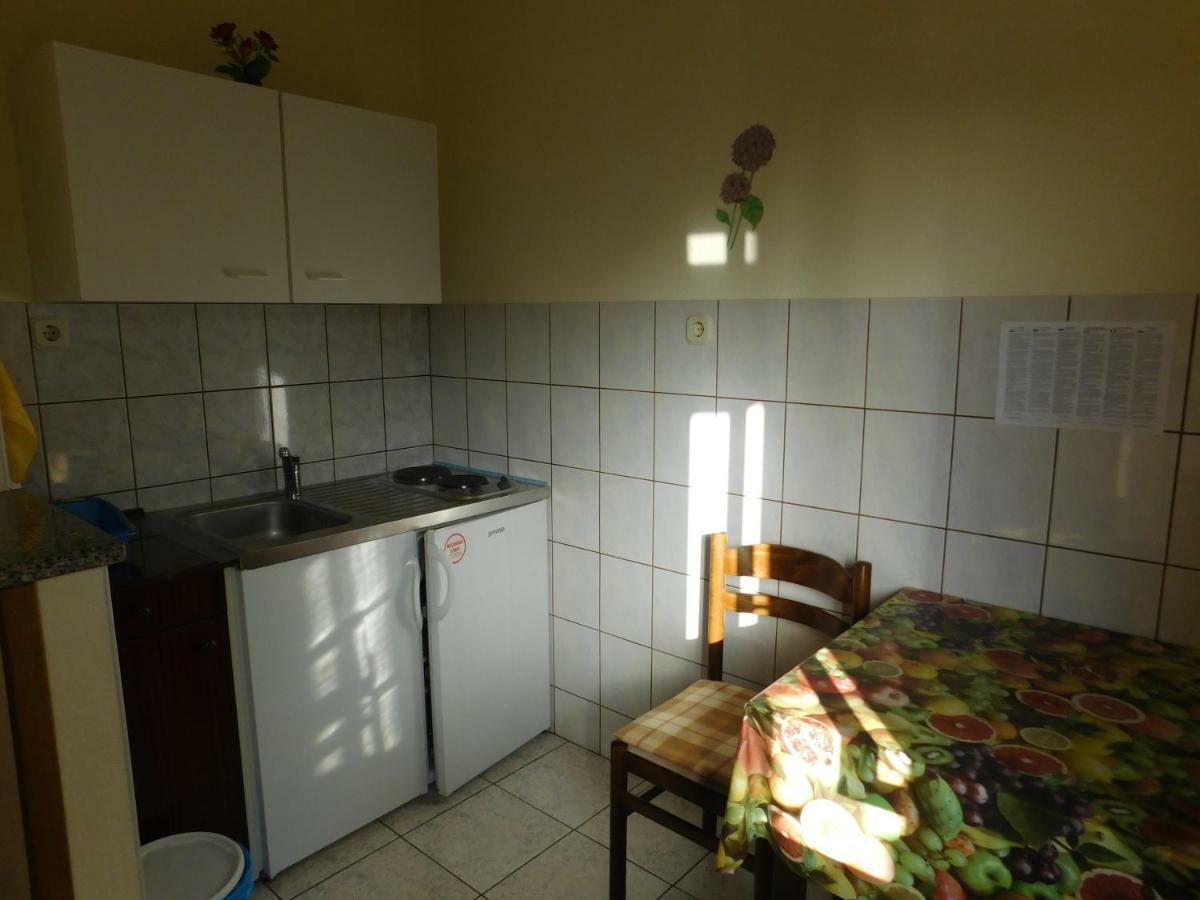 Apartmani Mate Vrban Karlobag Esterno foto