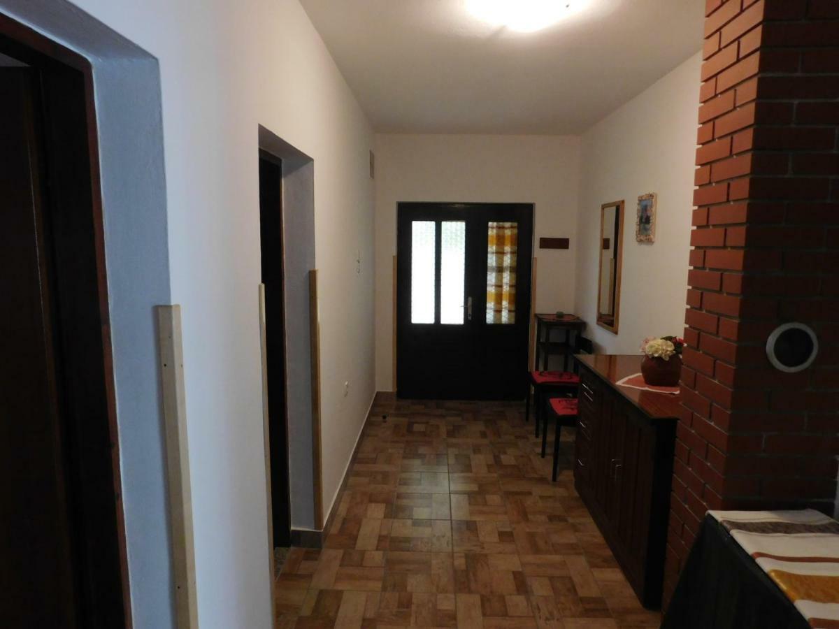 Apartmani Mate Vrban Karlobag Esterno foto